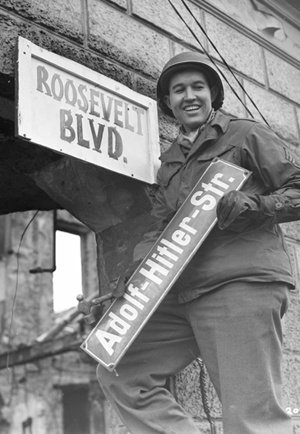 Allemagne_Krefeld__1945_pinterest.com_1.jpg