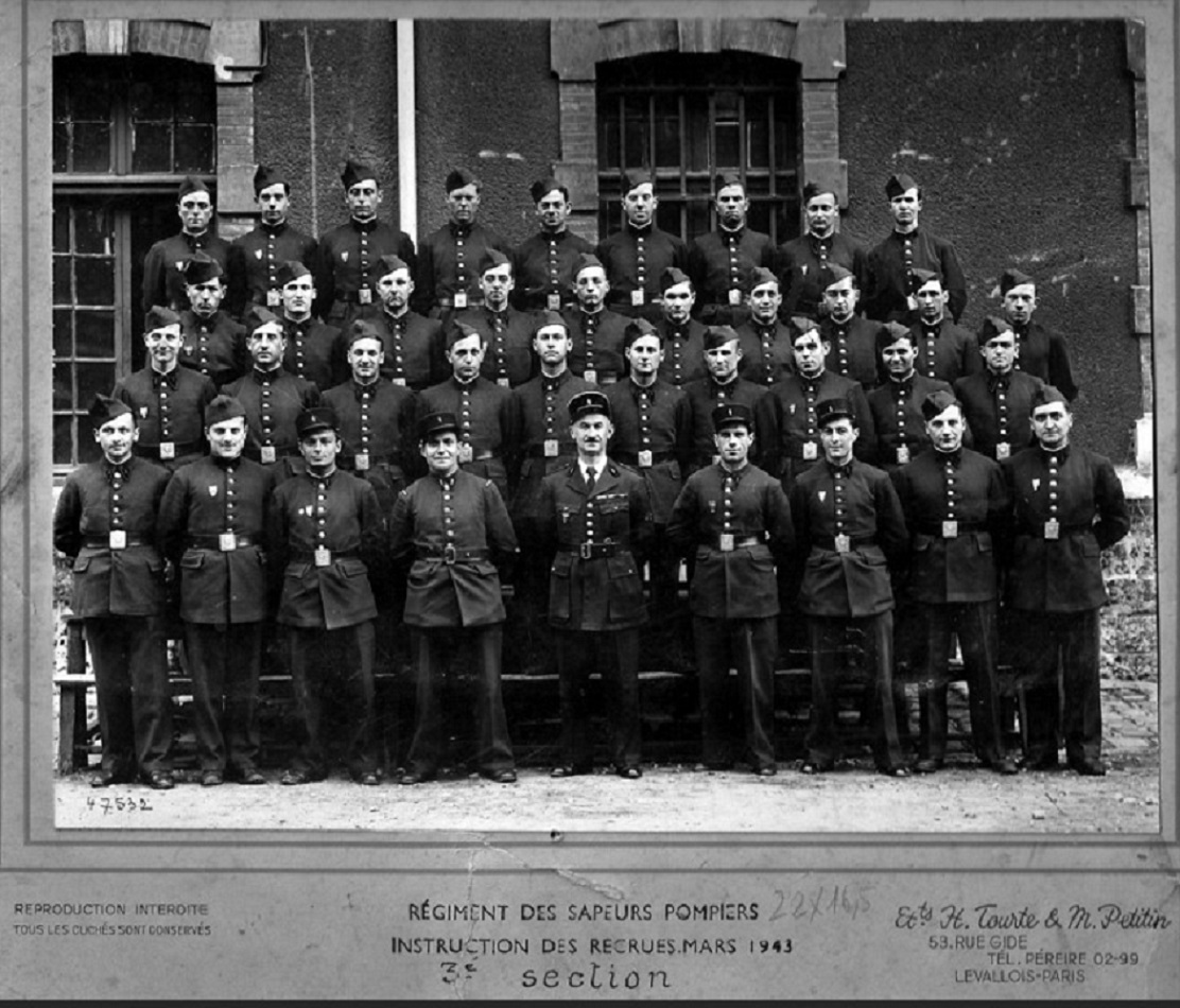 pompiers de paris 1943.jpg