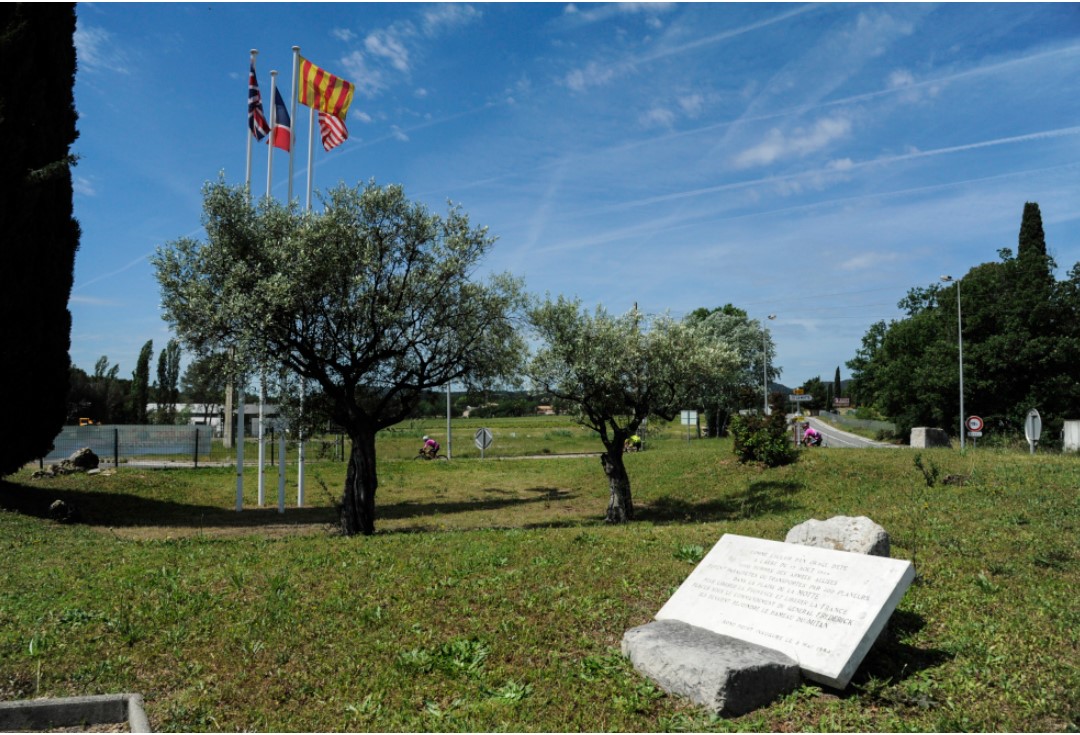 plaque 2.jpg
