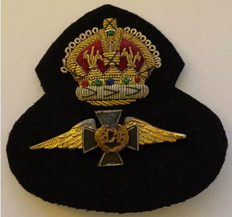 rcaf cap badge chaplain.jpg