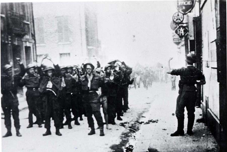 canadians-captures-at-dieppe.jpg