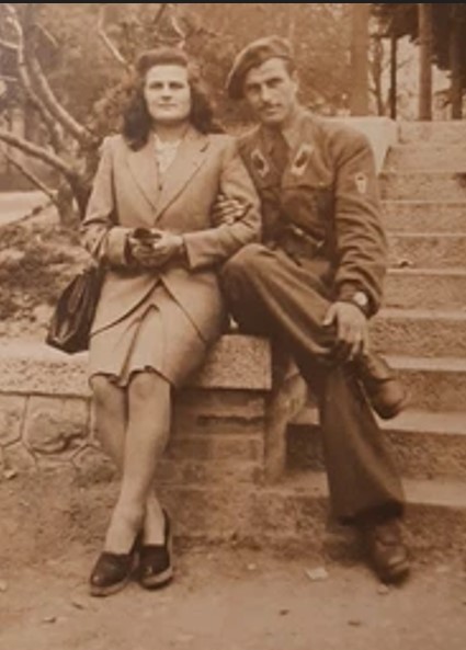 galand para 2.jpg