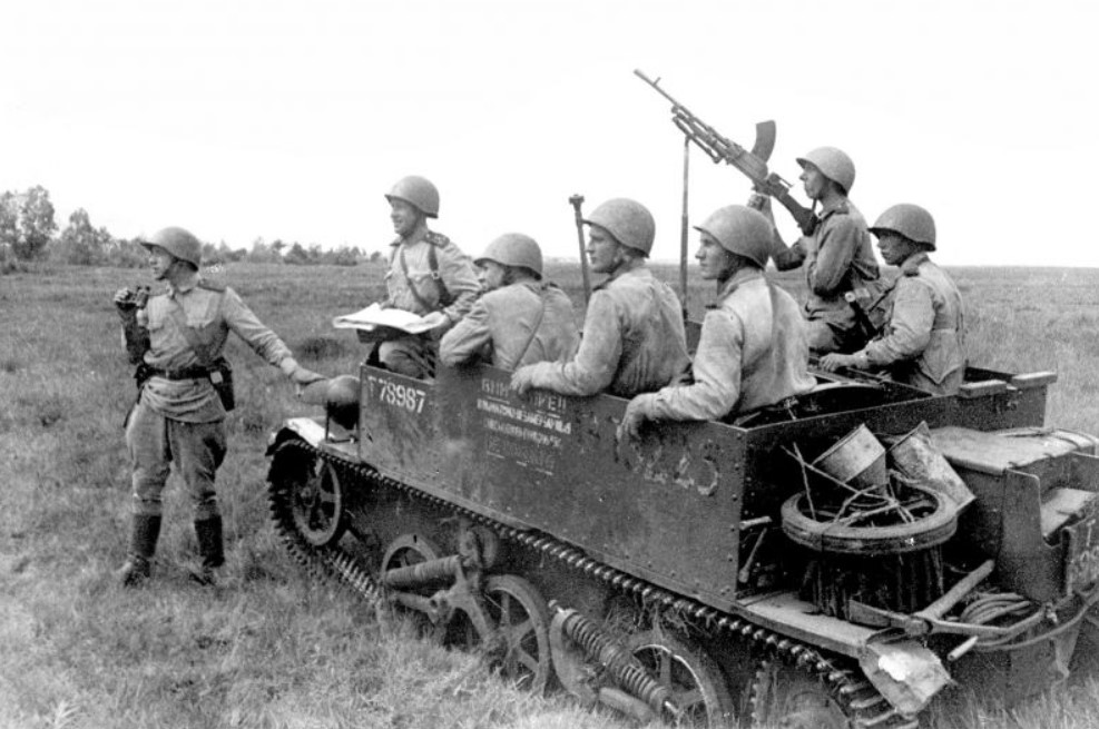 soviet scouts.jpg