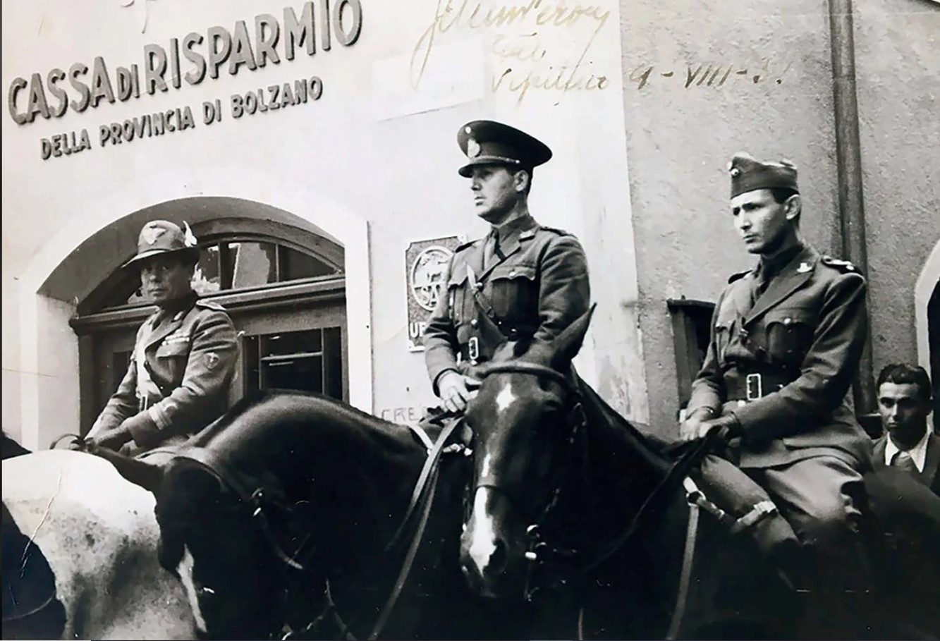 peron à cheval.jpg