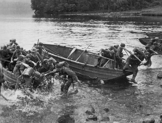 French Commandos pratice making an opposed landing at Achnacarry_.jpg