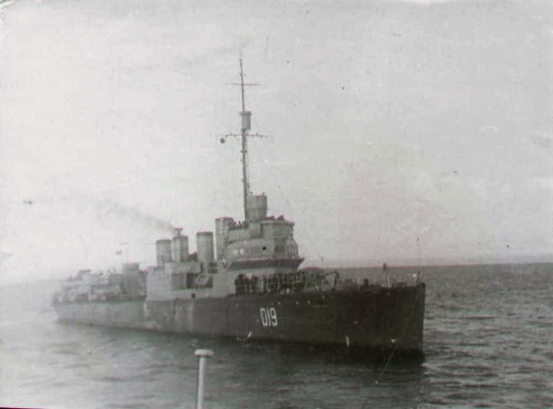 ZHGUCHI ex LEAMINGTON ex DD127 TWIGGS.jpg