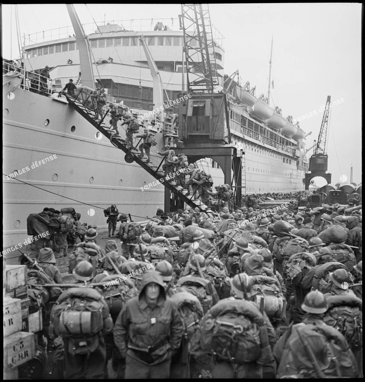 PRESIDENT DOUMER 1940 4 embarquant des troupes pour la campagne de Norvége.jpg