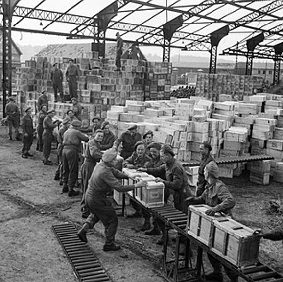 330px-RASC_troops_stacking_ration_boxes_in_the_harbour_at_Dieppe,_14_October_1944._B10867.jpg