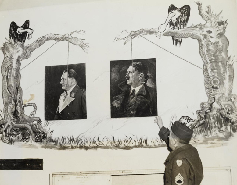 Hitler fresque base aérienne.jpg