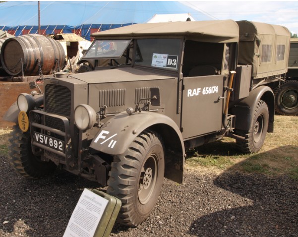 Humber_8cwt_(1941)_owned_by_Tobin_Jones.JPG