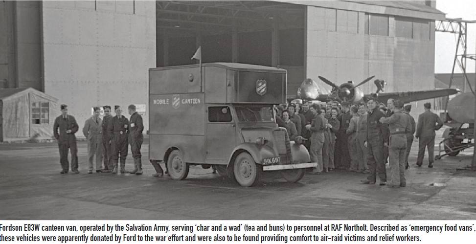 Fordson E83W canteen van, armée du salut Britannique; sur une base de la RAF.jpg